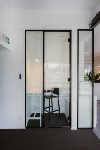 Klicna kabina za zasebne klice v MP hub coworking Ljubljana